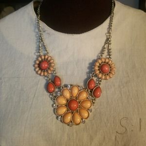 Flower statement necklance